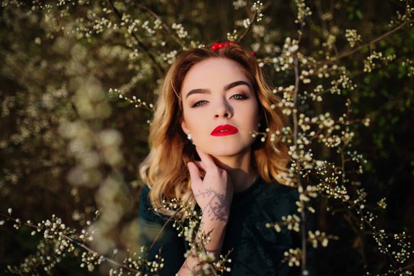 Quelles astuces pour un maquillage de soirée rapide mais époustouflant ?