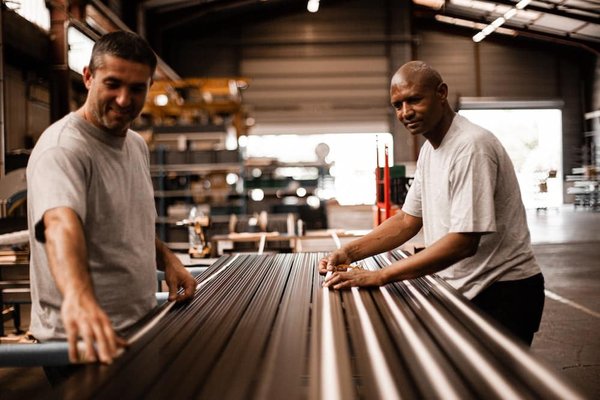 Comment choisir une tenue adaptée pour un entretien d'embauche dans le secteur créatif ?